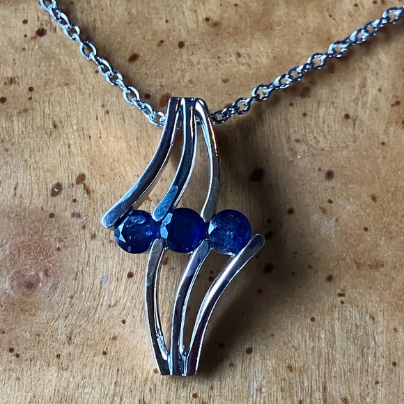 Masoala Sapphire Sterling Silver Pendant - Picture 1 of 6